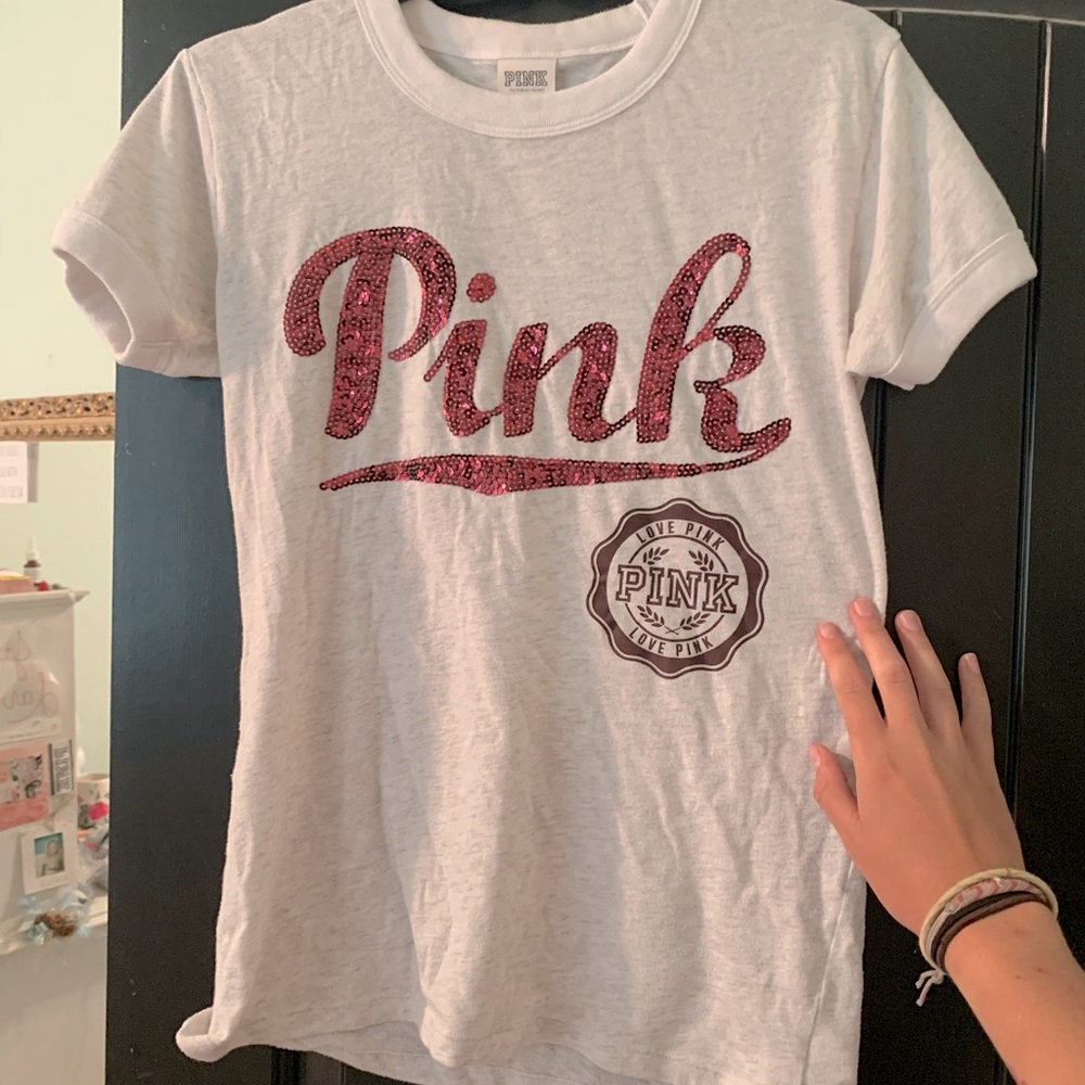 Pink VS t-shirt